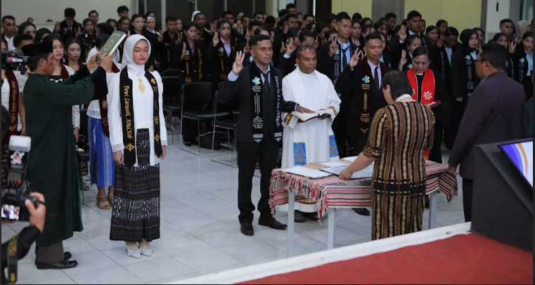 POLTEKKES KEMENKES KUPANG GELAR YUDISIUM DAN SUMPAH PROFESI TAHUN 2025
