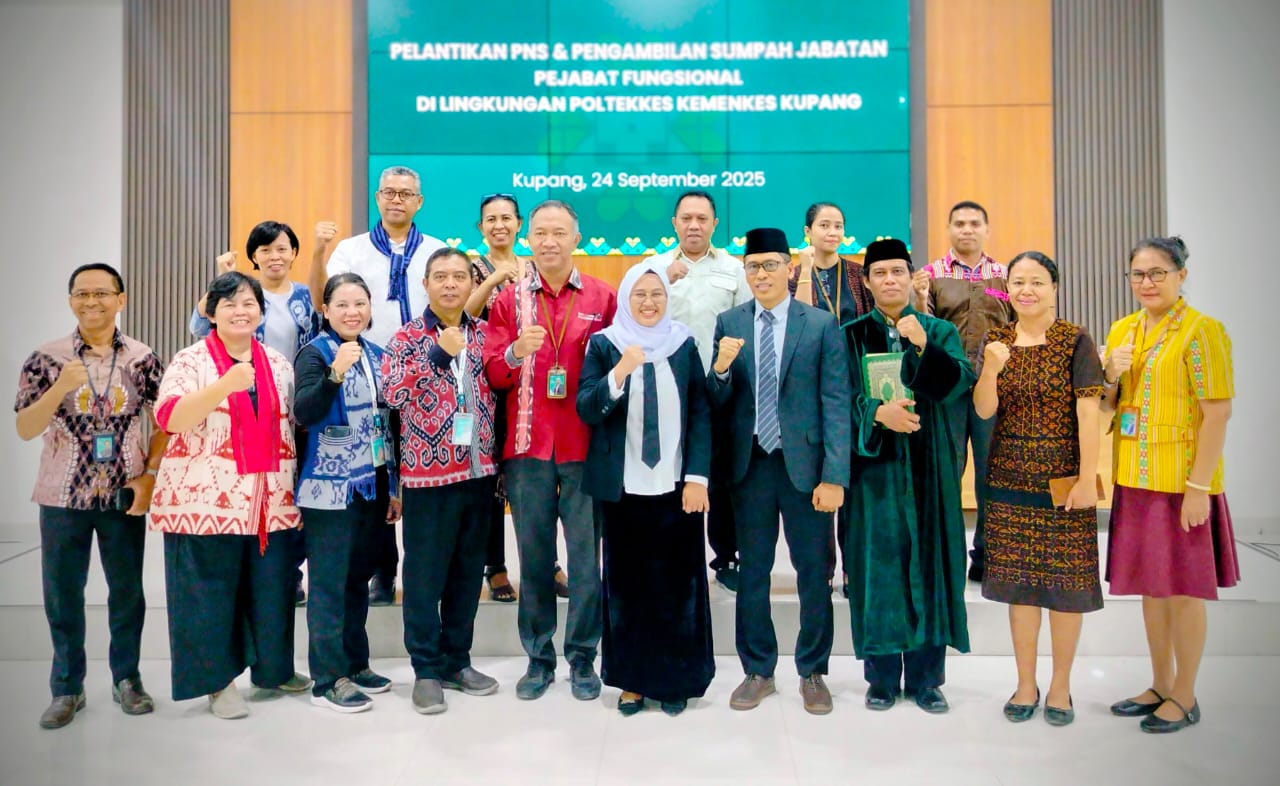 Pelantikan/Pengambilan Sumpah Pegawai Negeri Sipil dan Jabatan Fungsional Dosen di Poltekkes Kupang