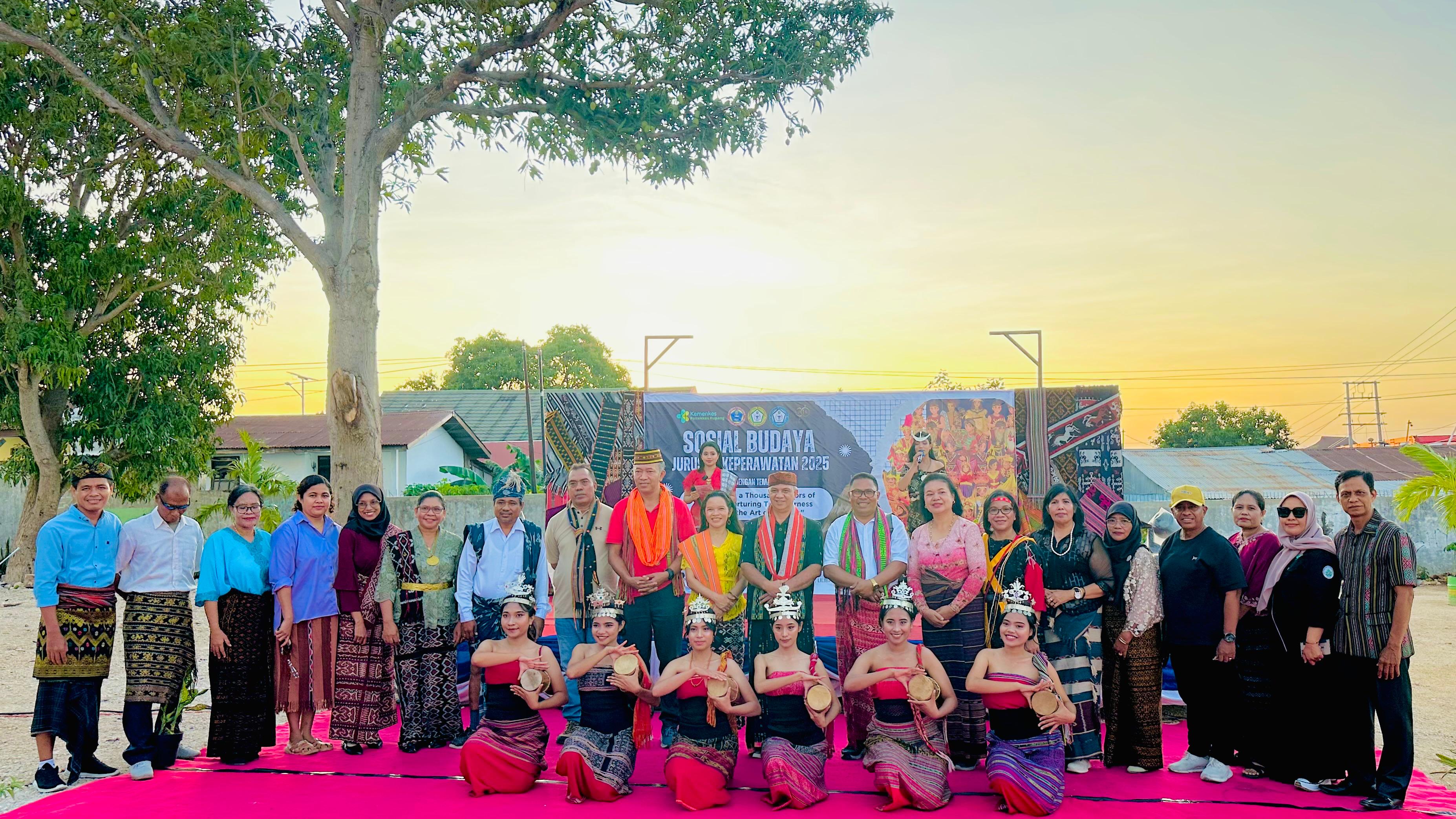 Malam Sosial Budaya Tutup Rangkaian PISOMA Jurusan Keperawatan 2025