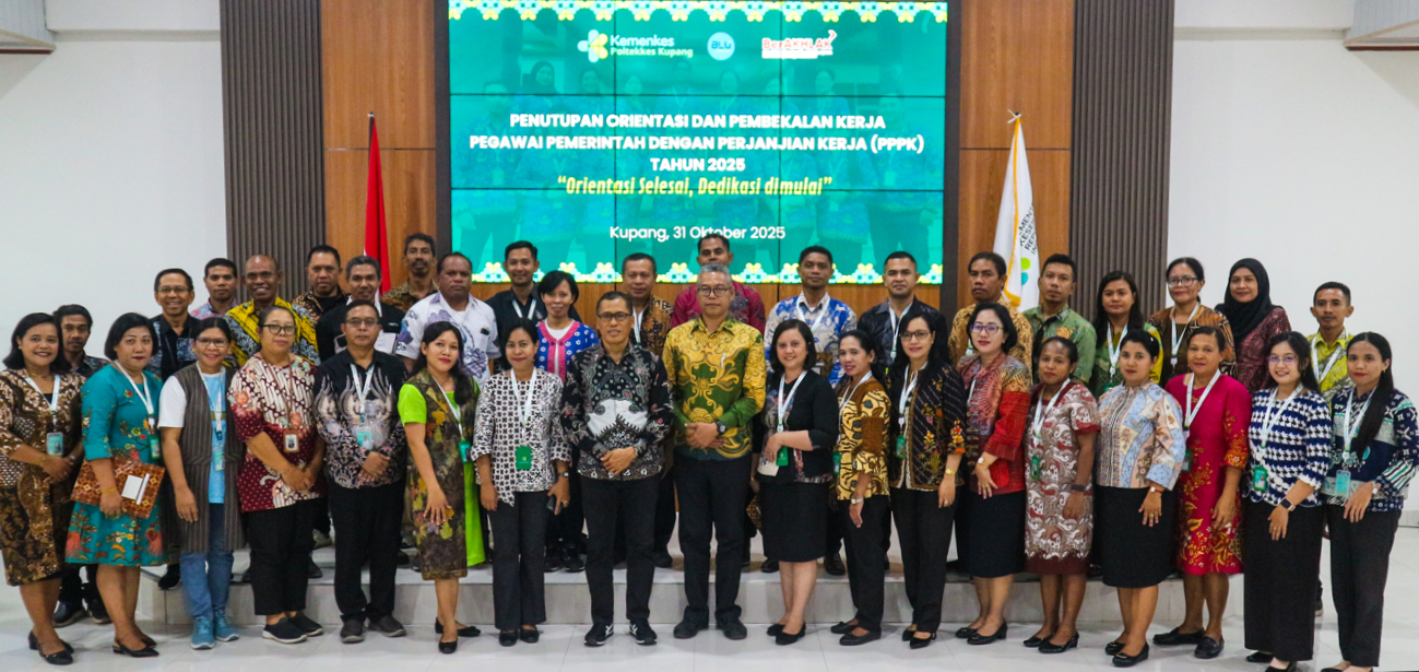 Penutupan Orientasi Pegawai PPPK Tahun 2025 dan Penyerahan SK di Poltekkes Kemenkes Kupang