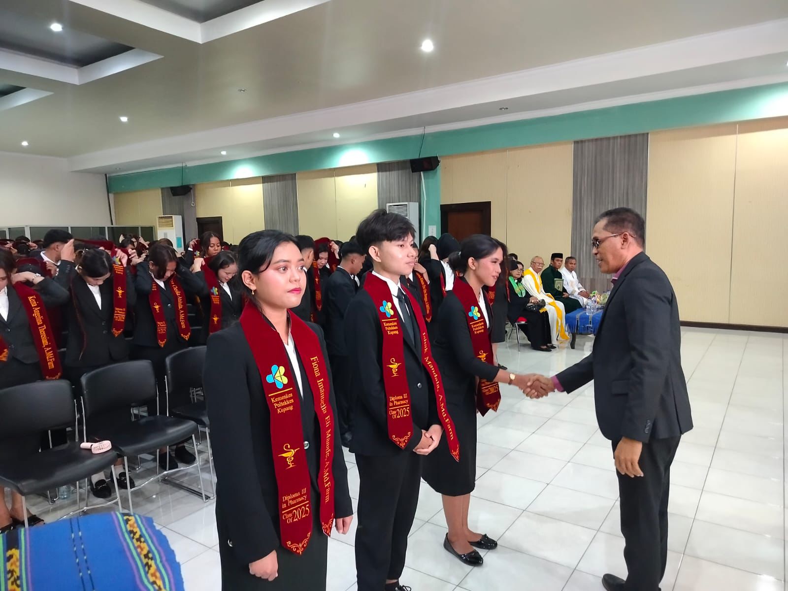 Poltekkes Kemenkes Kupang Gelar Yudisium dan Sumpah Profesi Prodi Farmasi dan Prodi Sanitasi  2025